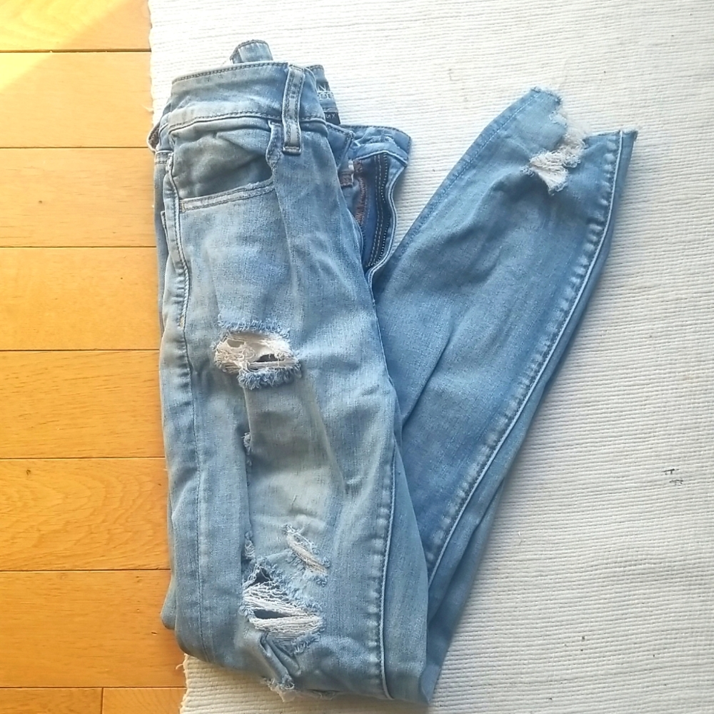 American Eagle Hi-Rise Jeggings Light blue Super Stretch that's Distressed